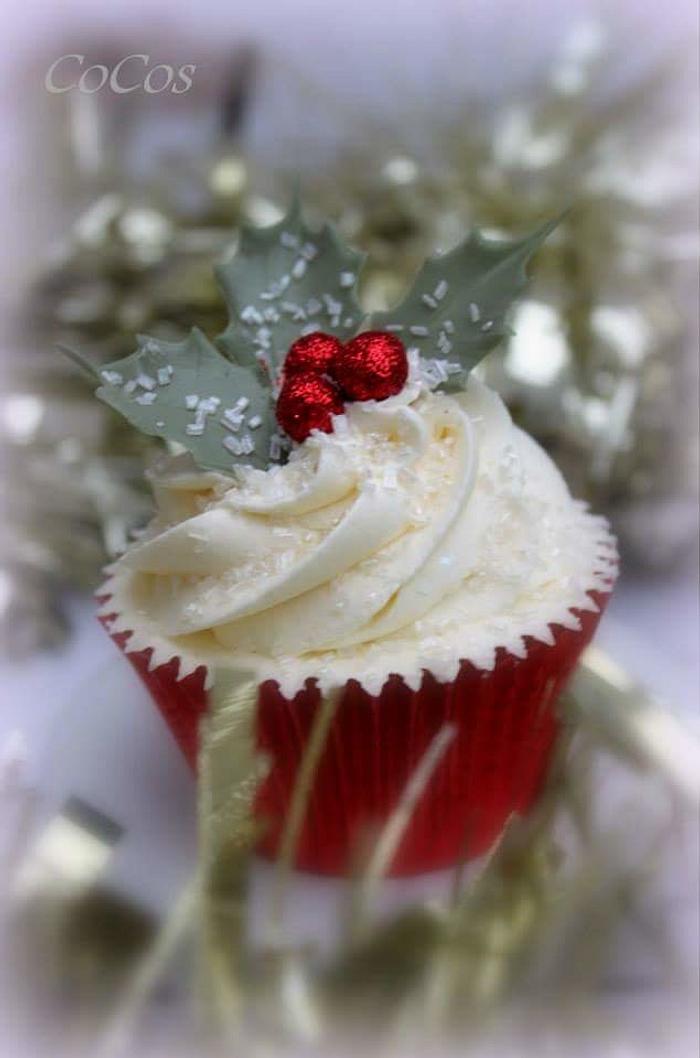 holly and berry cupcakes 