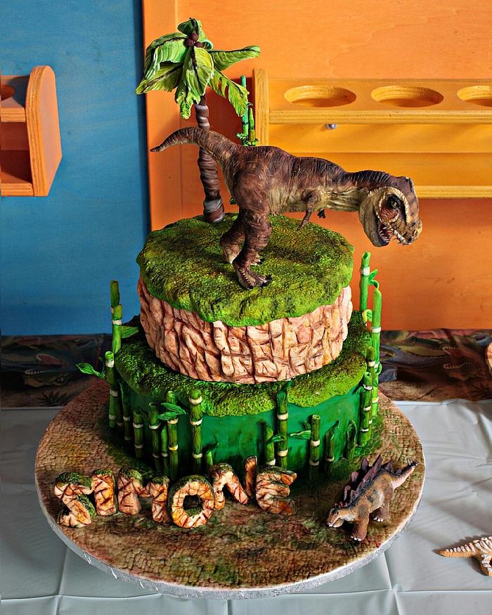 Cake dinosaur