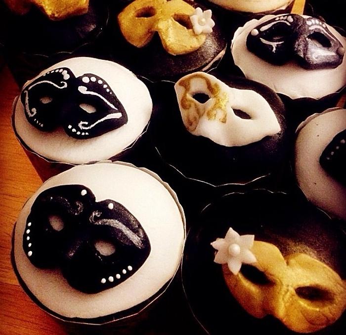 Masquerade cupcakes