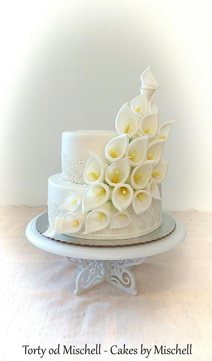 Simple calla lily wedding cake
