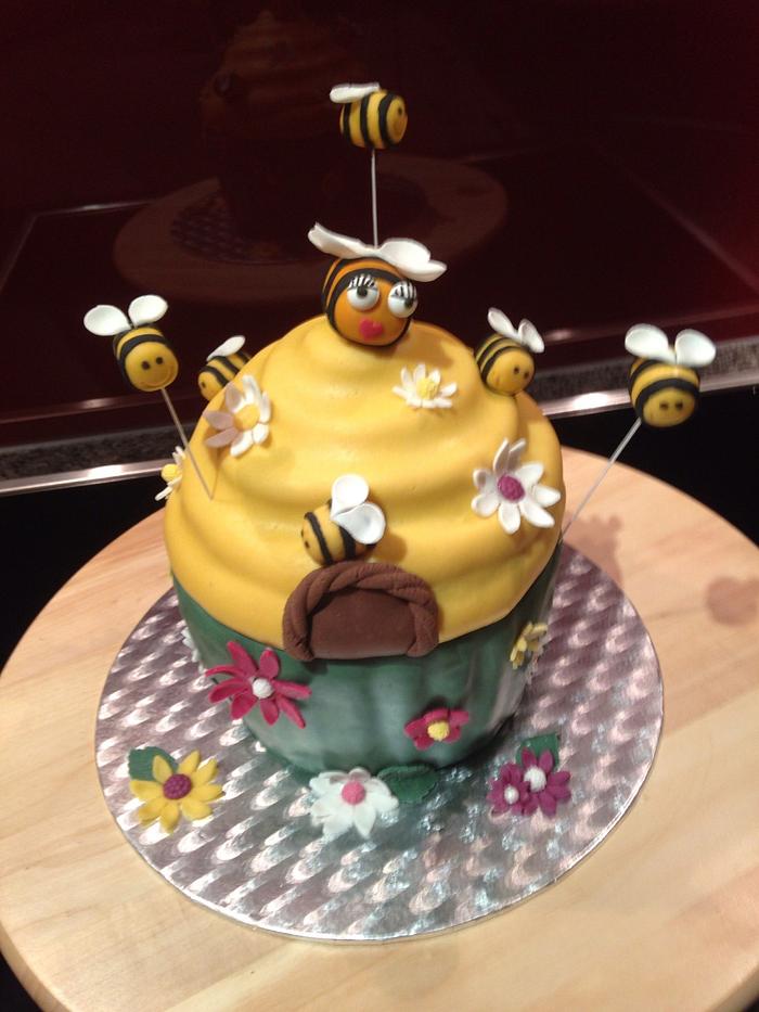 Bumblebee-Cake 