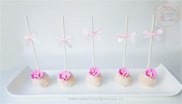 Pretty in Pink Cake Pops