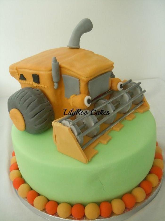 Baker's Cakes - Combine Harvester birthday cake🧁🎂🍰😍❤🚜🐷🐄🐴🐑 |  Facebook