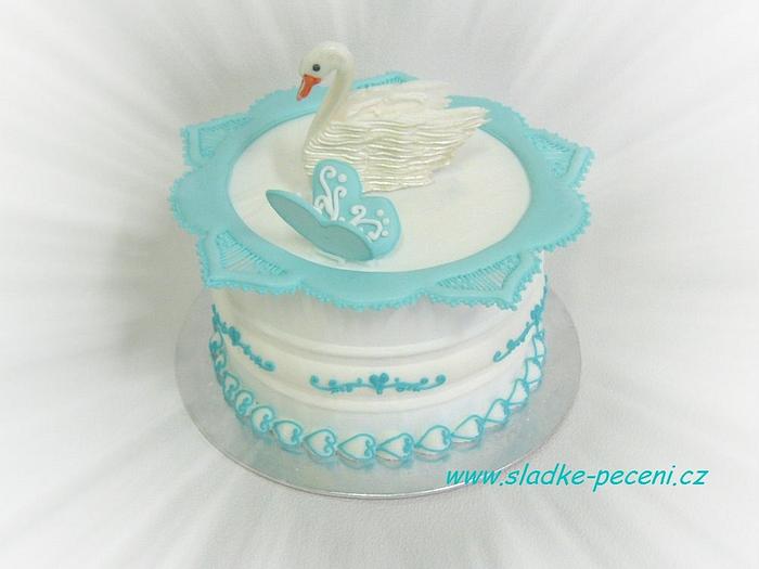 Royal icing cake with swan and collar