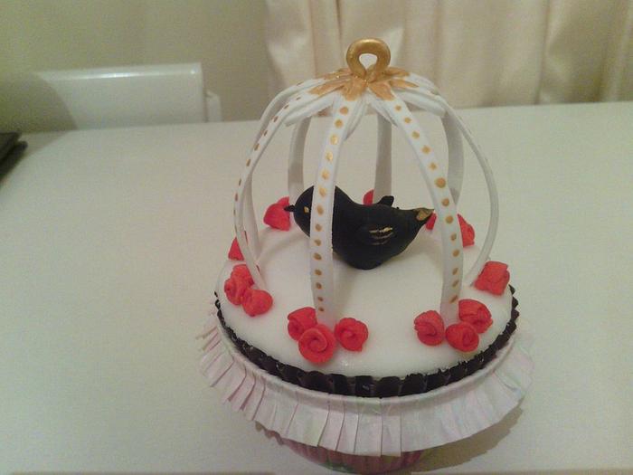 3d birdcage cupcake