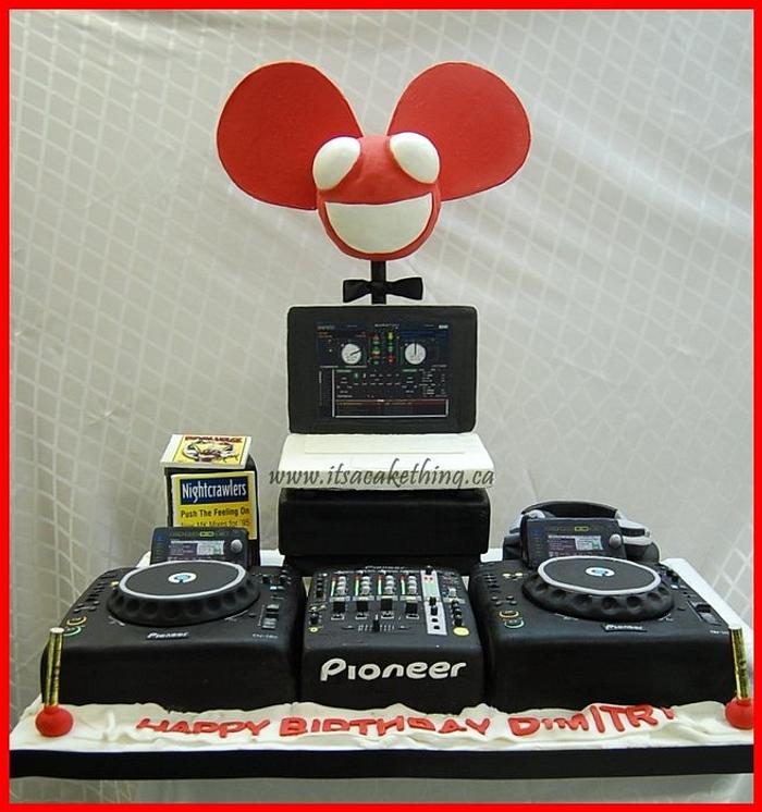 DJ Set up CAKE! 