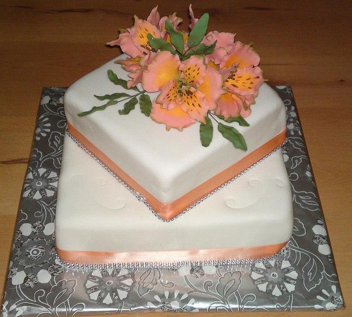 Elegant cake with alstromeria.