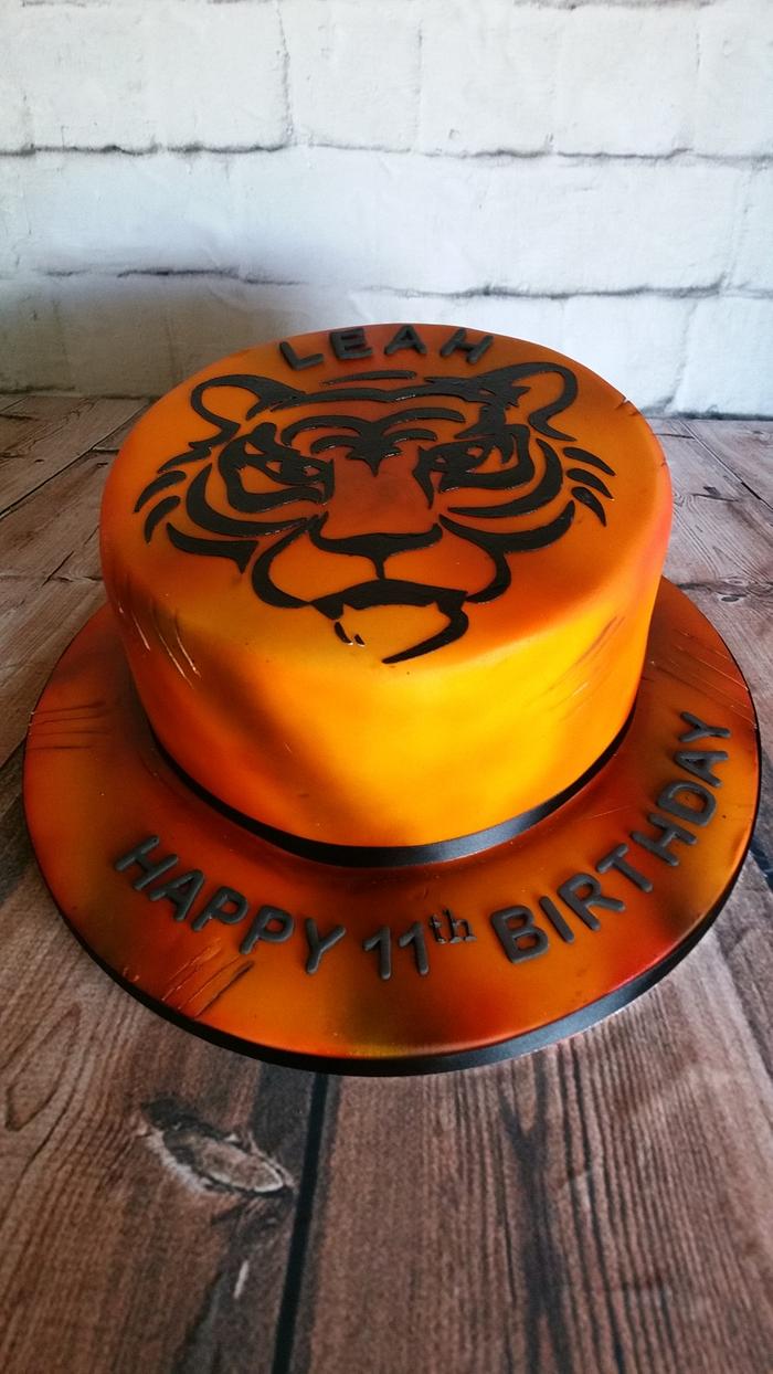 50 Tiger Cake Design (Cake Idea) - October 2019 | Tiger cake, Tiger  birthday, Baby first birthday cake