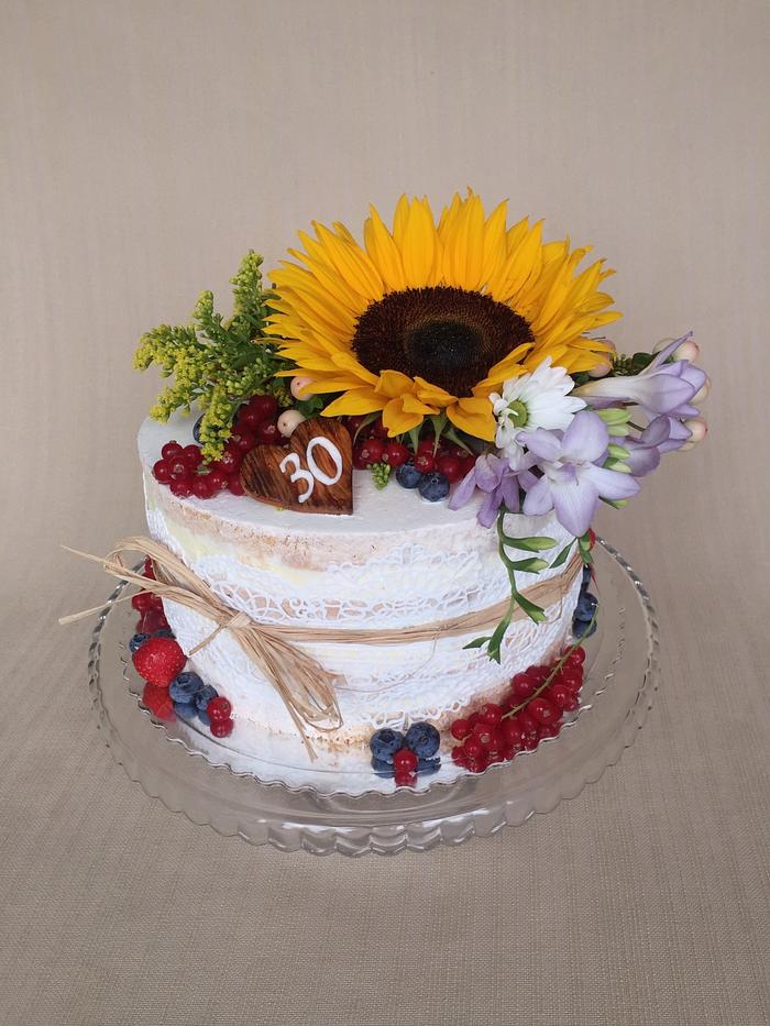 Naked cake with sunflower 
