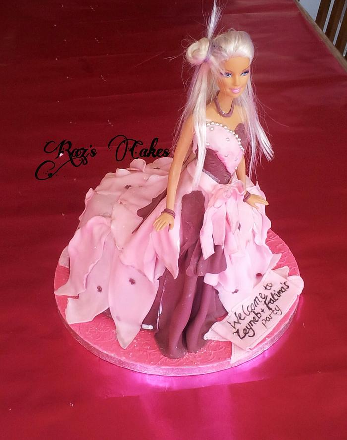 Flawing gown doll cake