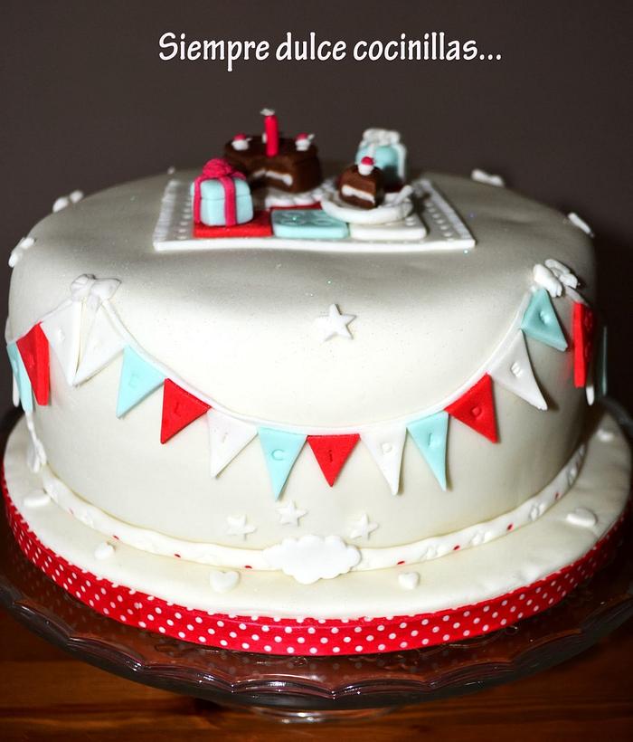 Birthday cake with bunting guirnarlda