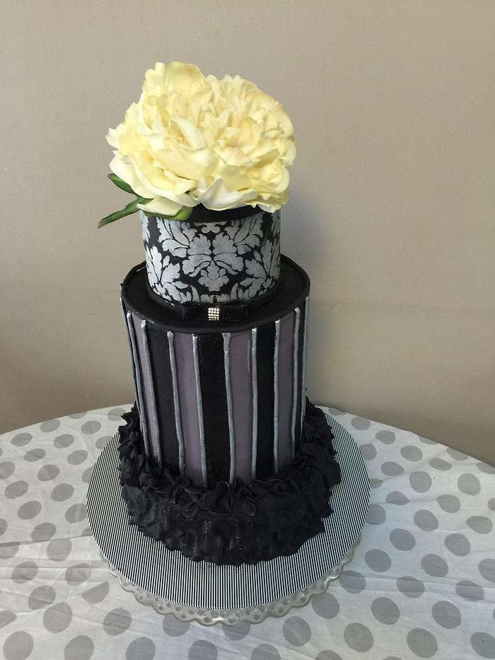 Black ruffle damask cake 