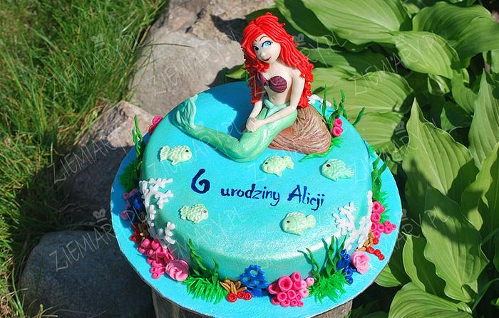 cake with mermaid
