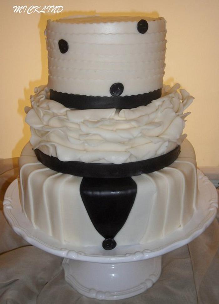 A BLAC K & WHITE WEDDING CAKE