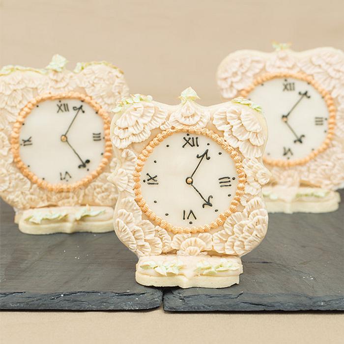 Antique Lace Royal Icing Brush Embroidery Clock Video 