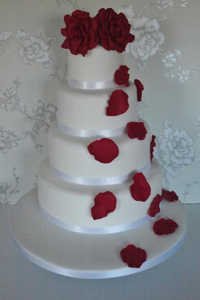 Wedding Cake - Red roses 