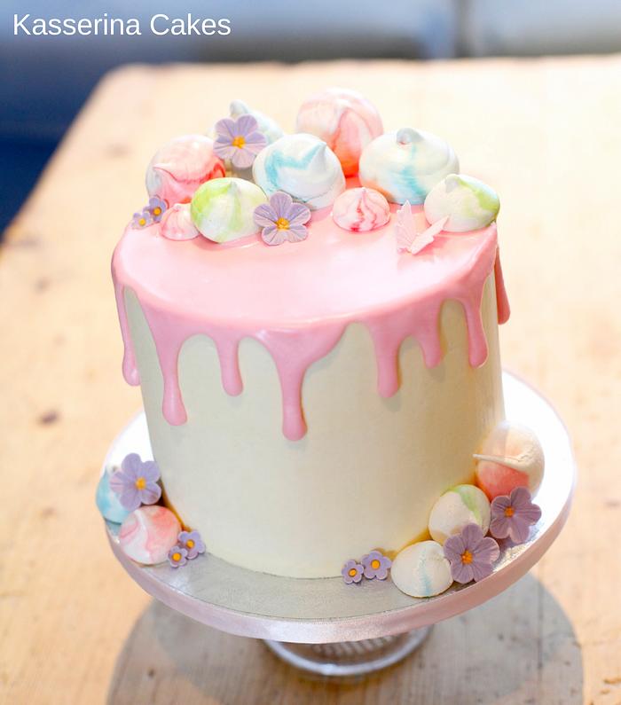 Pastel colour pour birthday cake