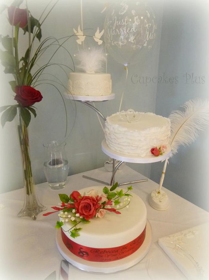 Separated tiers wedding cake