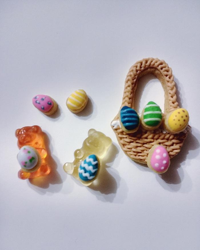 The smallest decorated cookies in the world