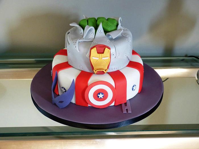 A Marvel fan and a DC fan shared a family birthday party, so I split the  cake recipe and made them each a single level buttercream frosting cake. :  r/Baking