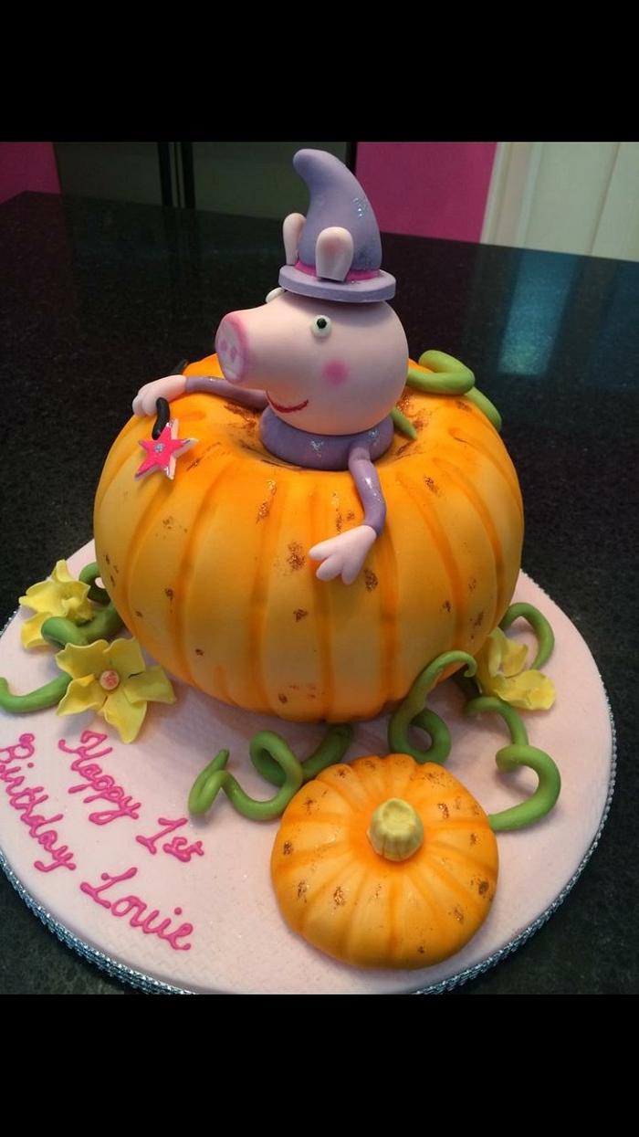 Peppa pig in a pumpkin carved cake