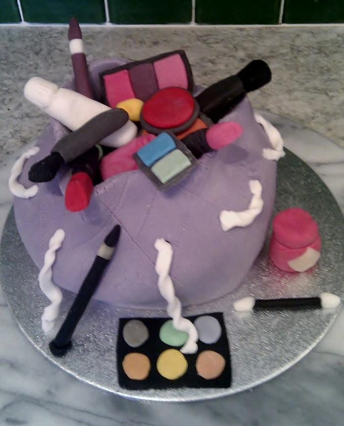 Make up bag cake