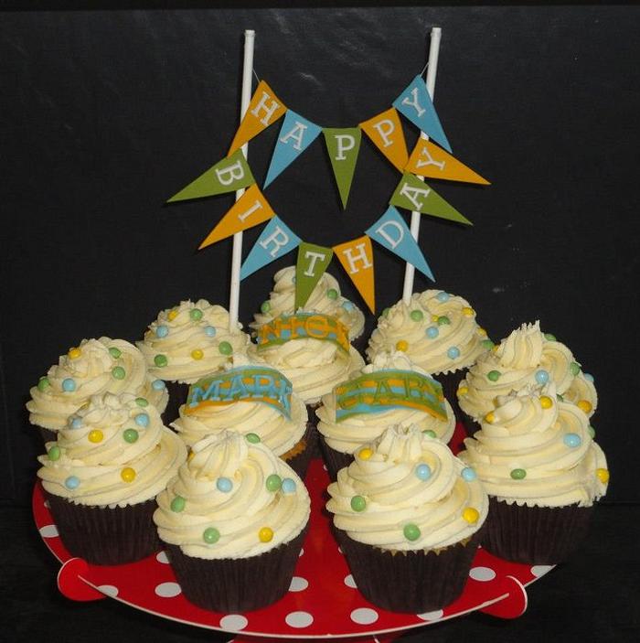 birthday cupcakes with polka dots and bunting