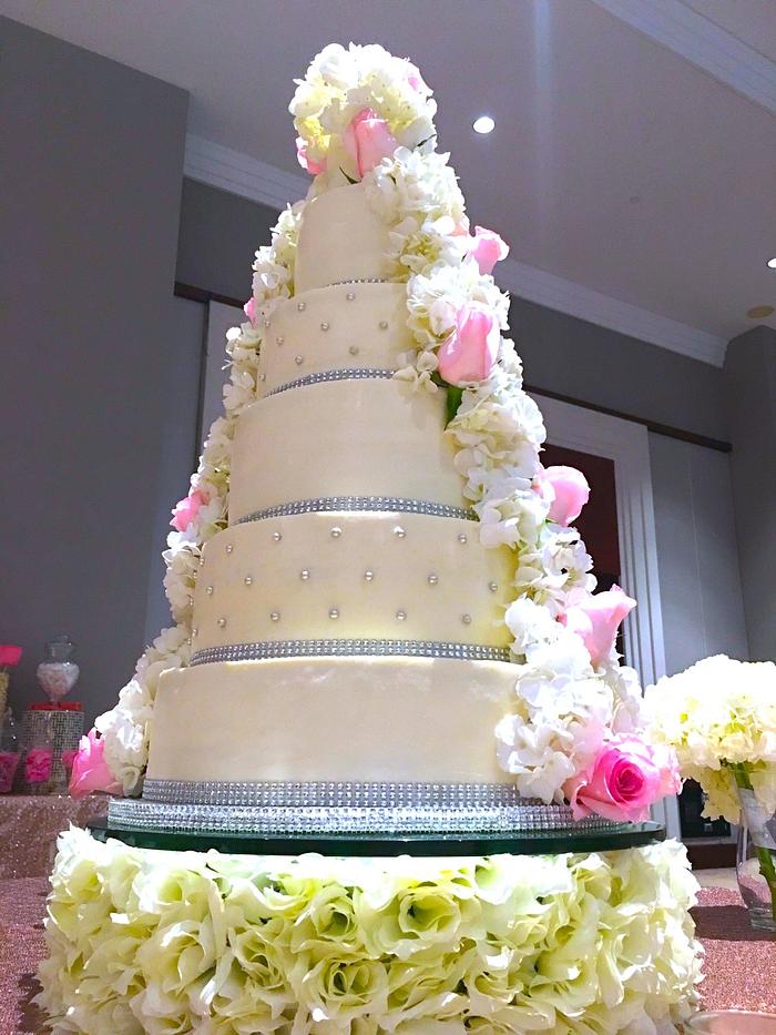 5 & 6 Tiers Wedding Cake by LeNovelle Cake | Bridestory.com