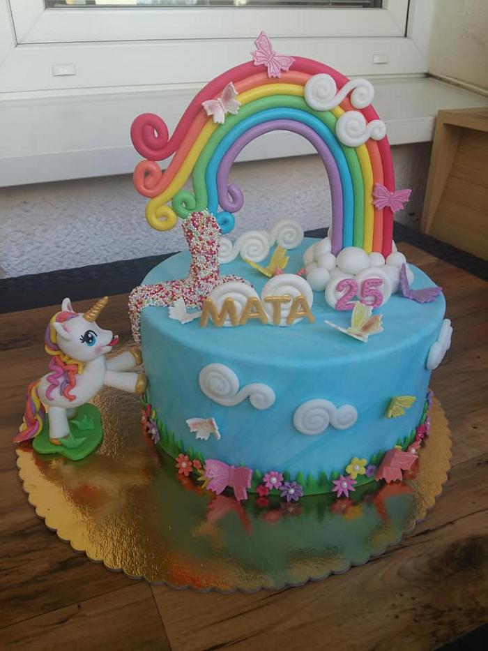 Cake with unicorn and rainbow