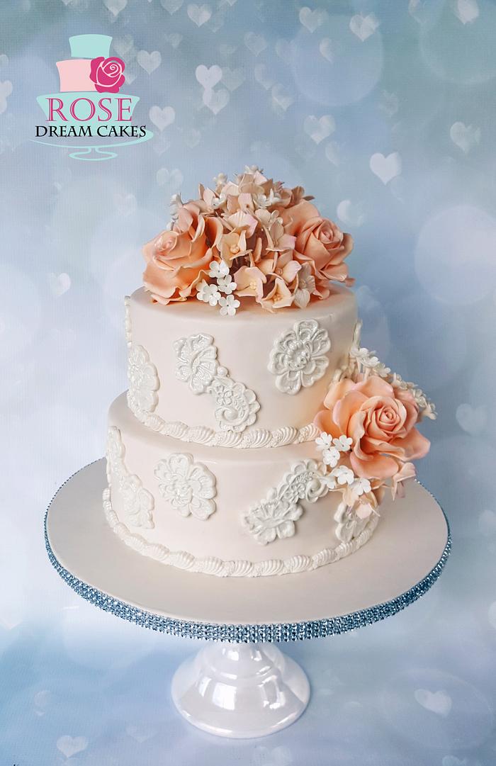 Traditional wedding cake