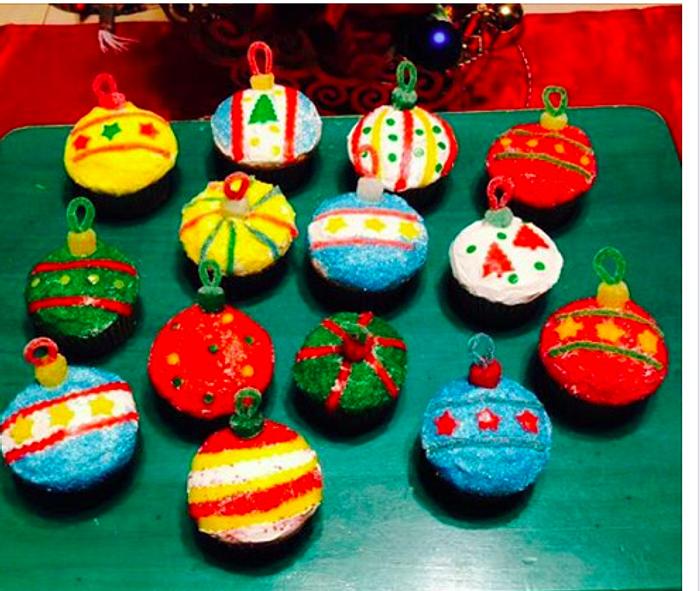 Christmas Tree Ornament Cupcakes