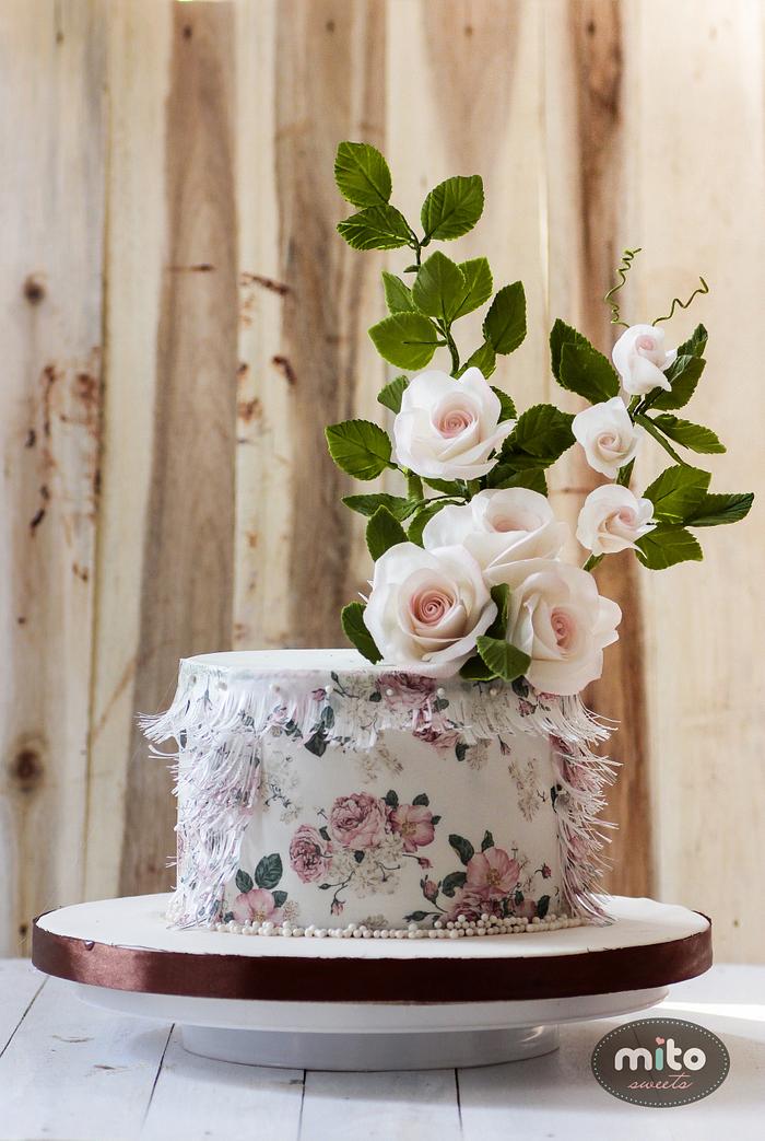 Vintage rose cake by Mito Sweets 