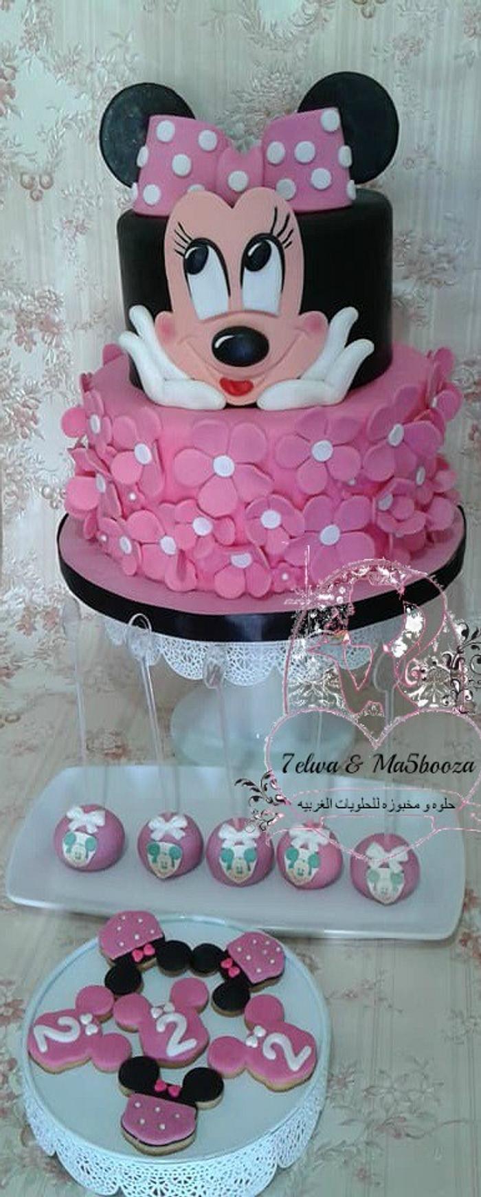 2 tier Minnie mouse cake 