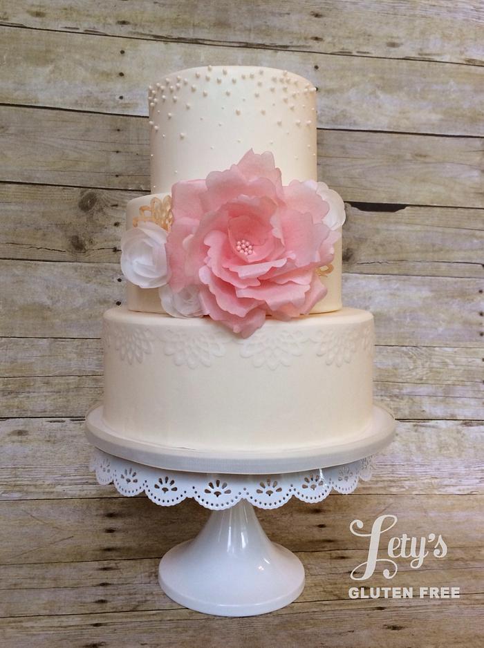 Romantic Ivory Wedding Cake
