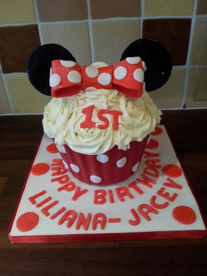 minnie mouse giant cupcake