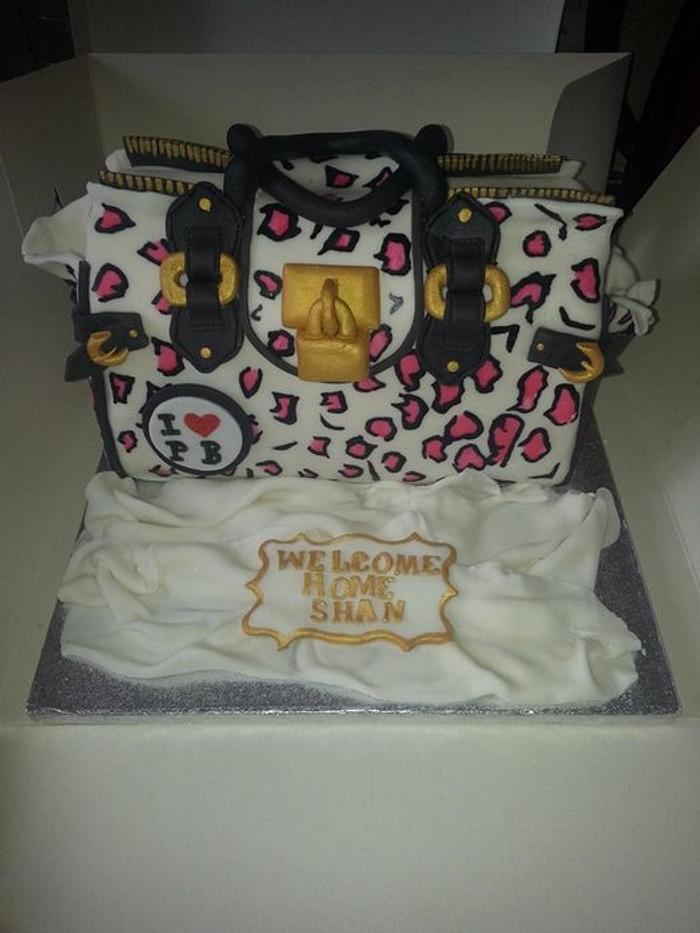 Pauls boutique bag pink leopard print - Decorated Cake by - CakesDecor