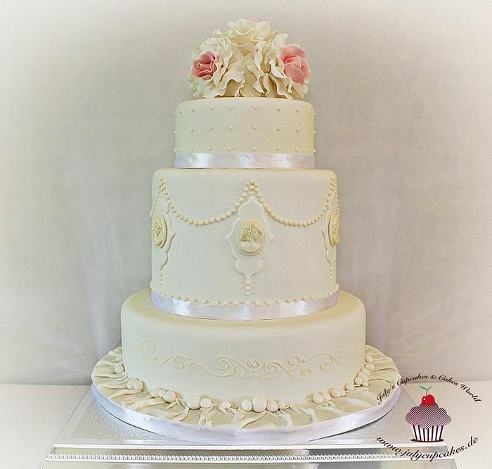 Wedding Cake with Roses and Cameo 