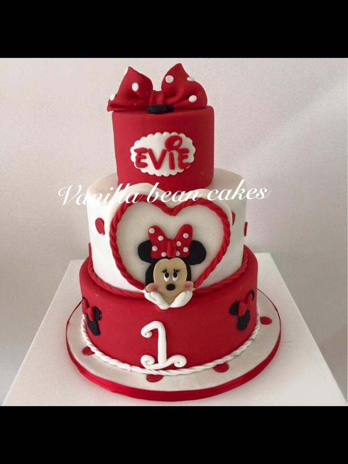 Minnie Mouse cake