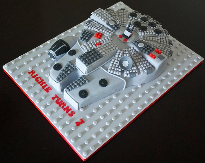 Lego  Millennium Falcon cake 