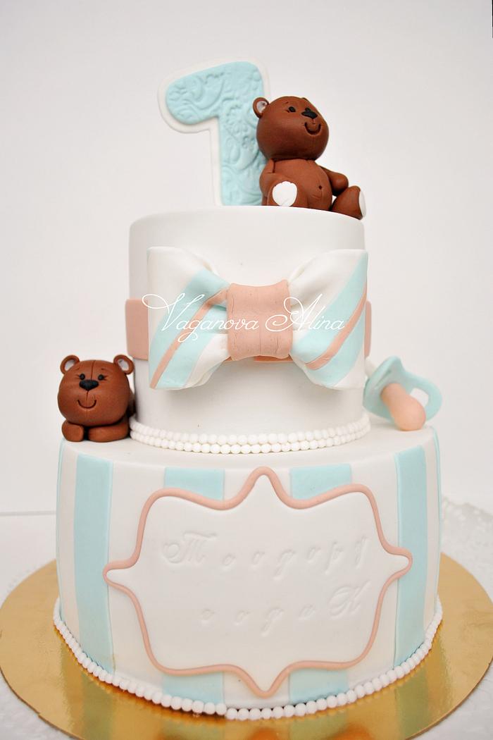 cake for a year with bears