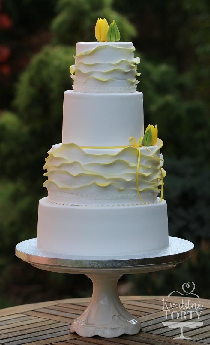 wedding cake with tulips : 