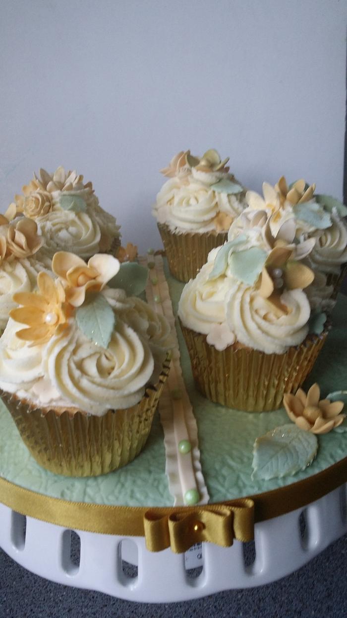 Vintage green and gold hue cupcakes