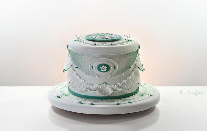 A green cake