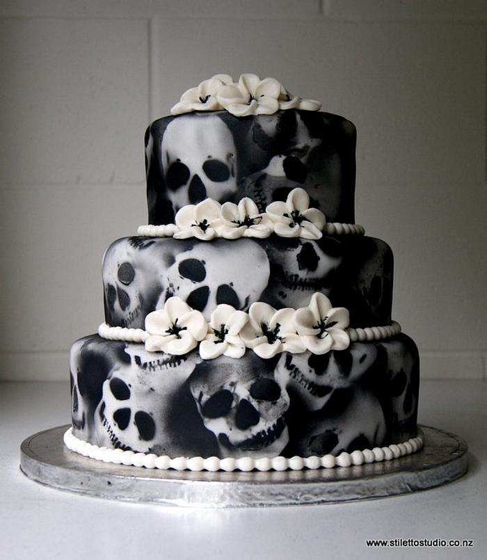 Airbrush skull cake