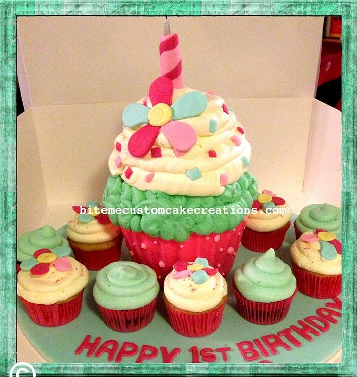 Giant cupcake with matching cupcakes
