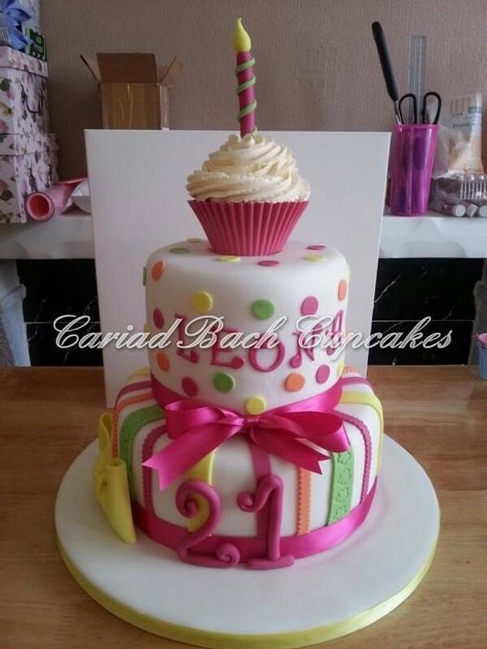 21st Cupcake cake