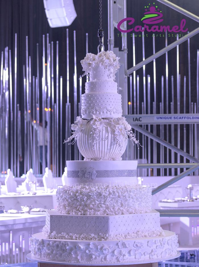 Halo Hanging Wedding Cake