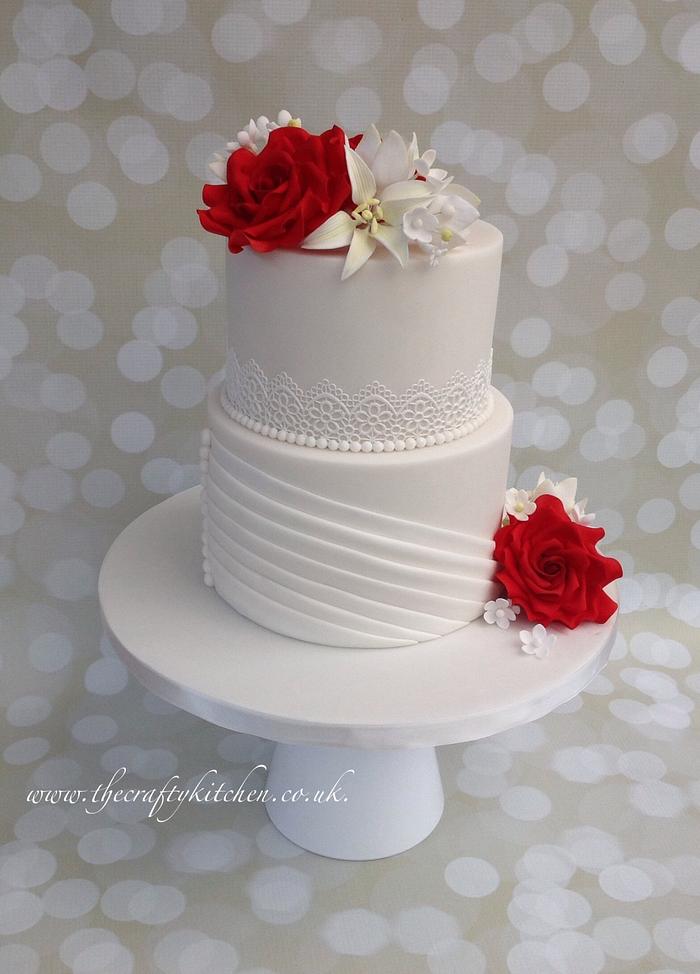 Red and white wedding cake Stock Photo - Alamy