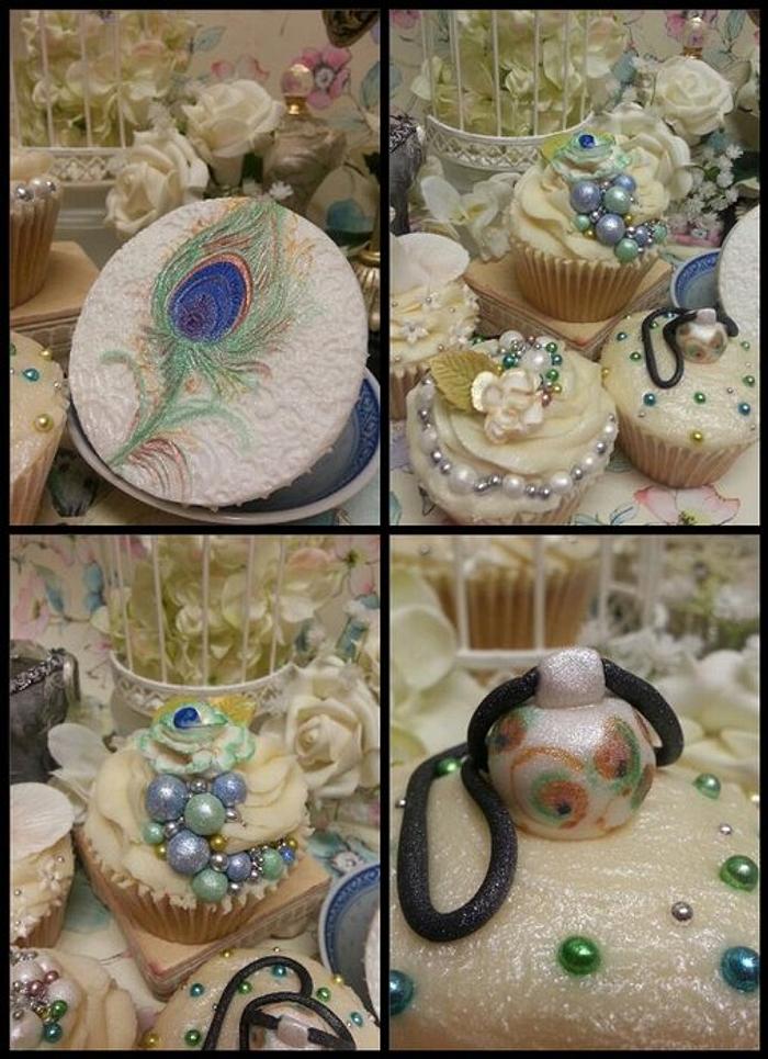 Peacock themed cupcakes.
