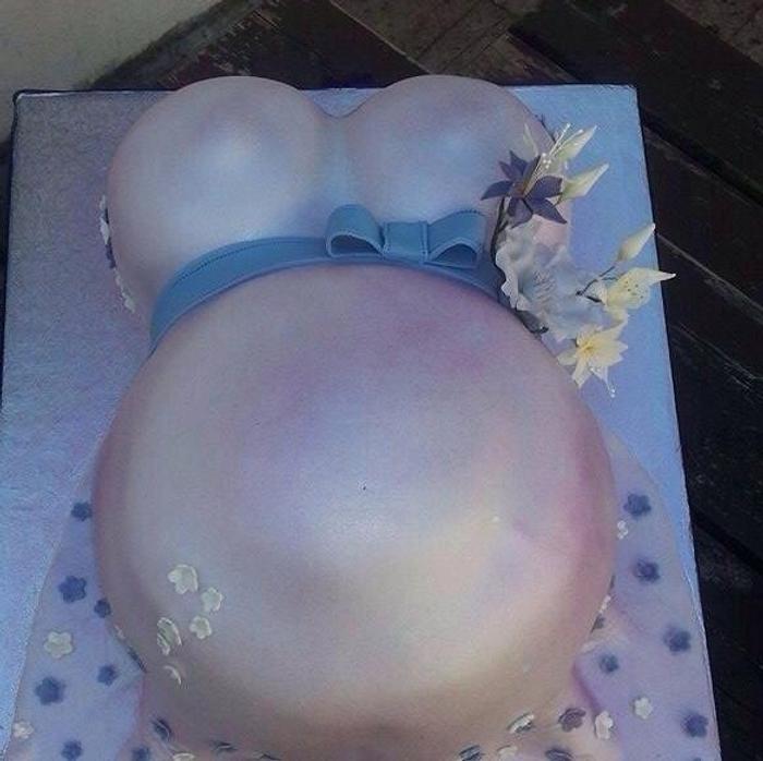 Baby bump baby shower cake